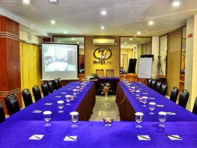 Hyper Wisma tamu 3*